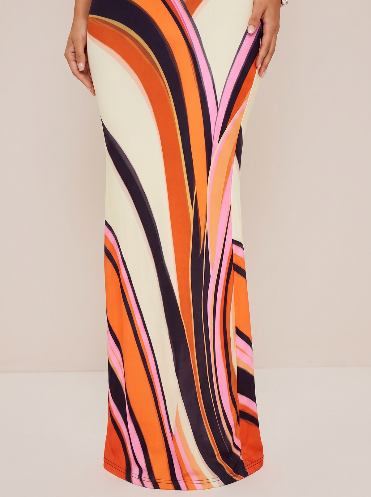 Halter neck maxi dress with abstract print, fabric detail