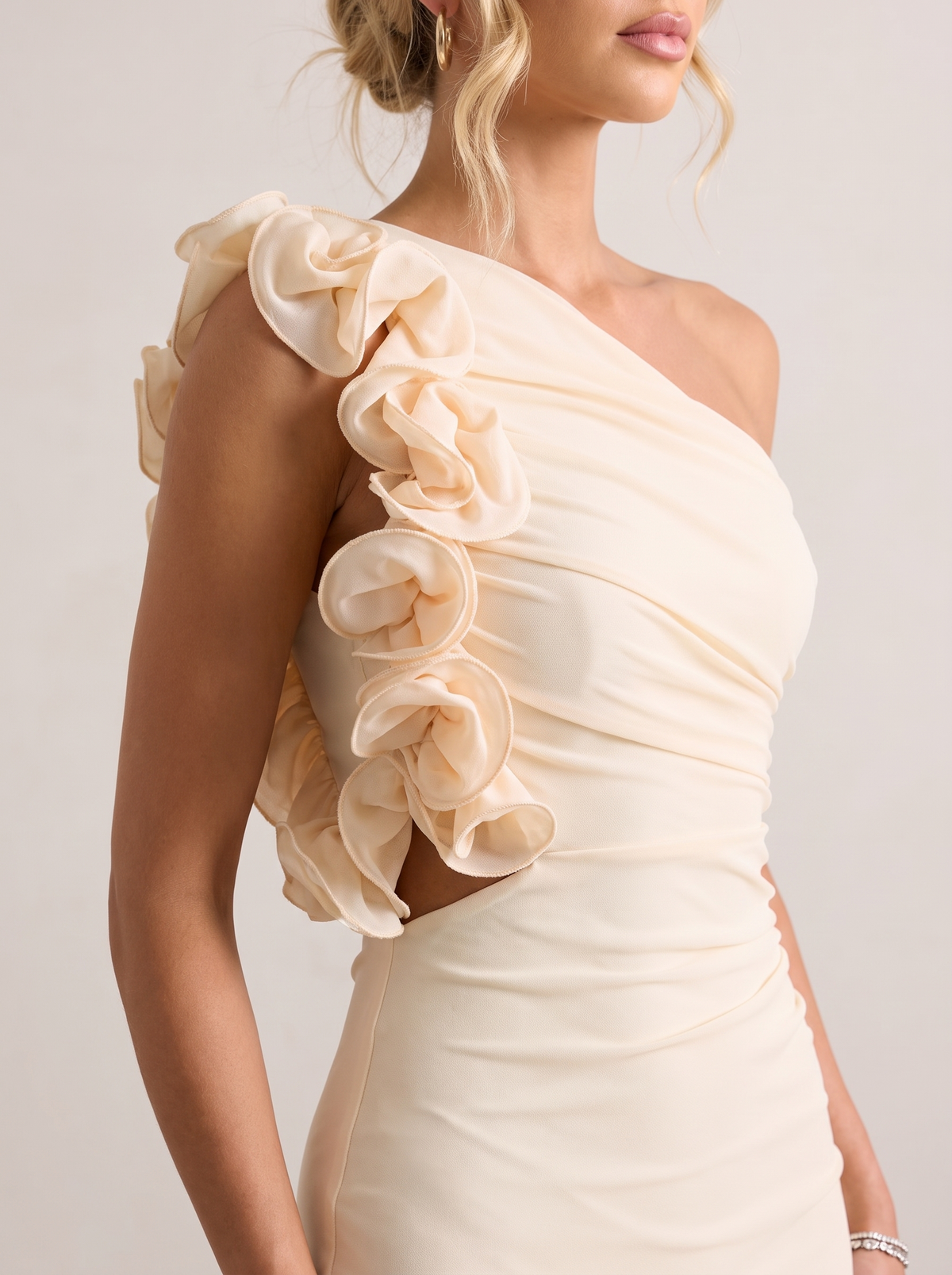 One-shoulder floral trim sleeveless maxi dress, neckline and trim detail